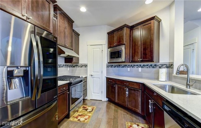 Building Photo - 3 br, 3 bath House - 18326 44th Dr SE