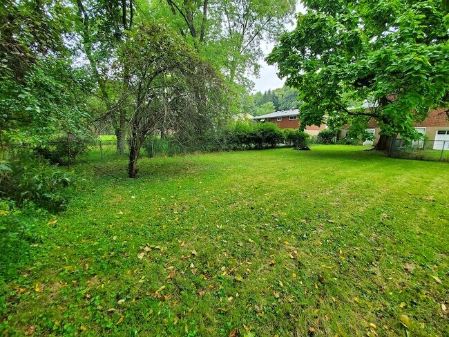 Building Photo - 179 McKenzie Dr