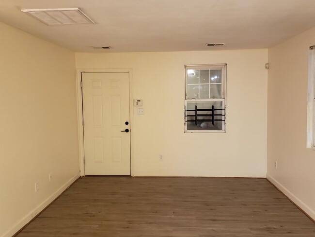 Building Photo - 2618 Kent Village Dr