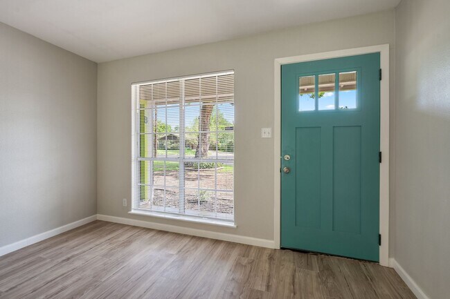 Foto del edificio - 1513 Braes Ridge Dr