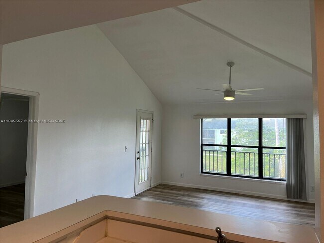 Foto del edificio - 4027 NW 87th Ave