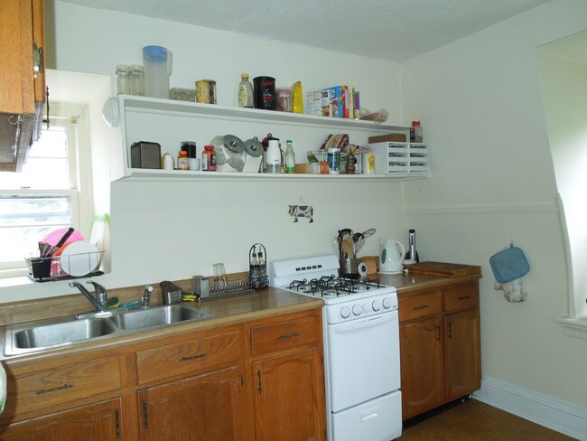 Kitchen with many shelves - 24 Franklin Pl