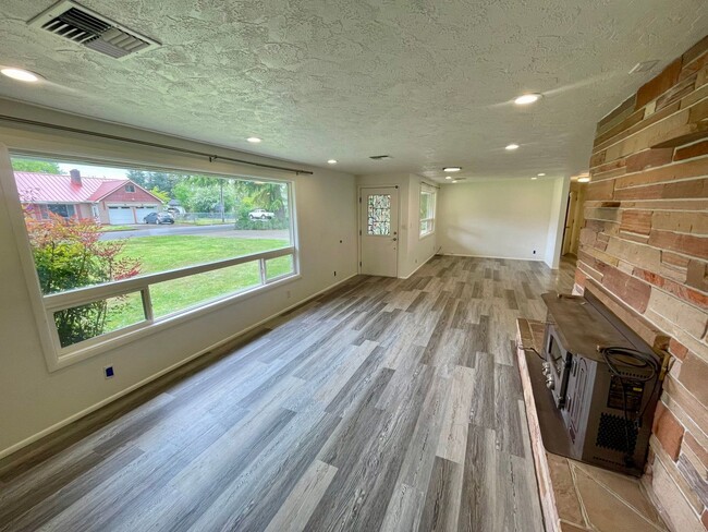 Foto del edificio - 137-137 Briarcliff Dr