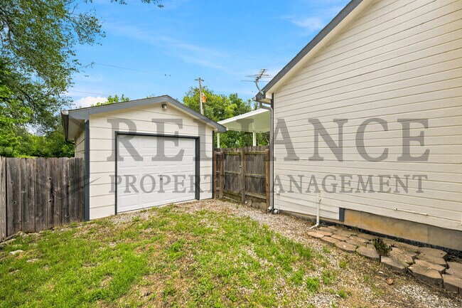 Foto del edificio - 516 N Lakeside Dr