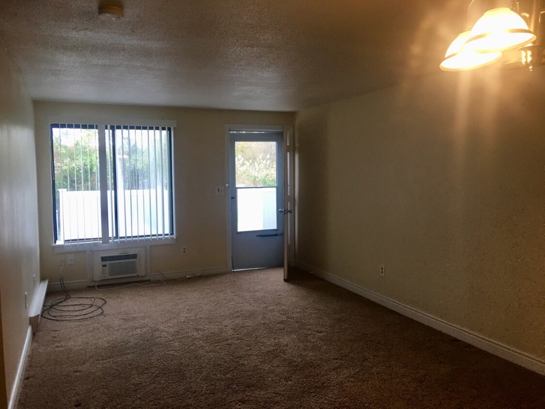 6 Hamre Ln, Branford, CT 06405 Condo for Rent in Branford, CT