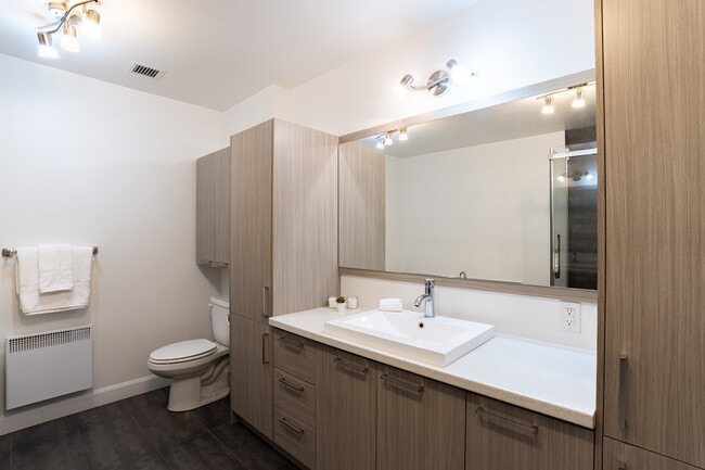 Building Photo - 1810 Boul La Morille