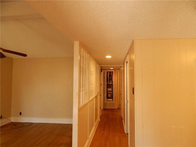Building Photo - 1407 Fairfield Dr