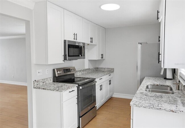 Foto del edificio - 1600 Little Falls Cir