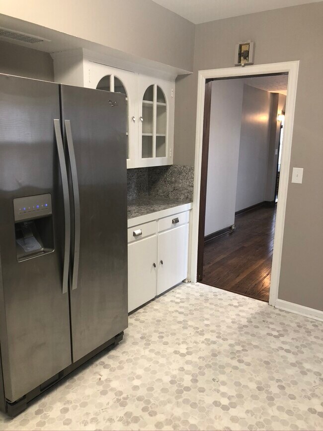 Foto del edificio - 4936 Woolworth Ave