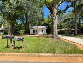 Building Photo - 916 Cason St