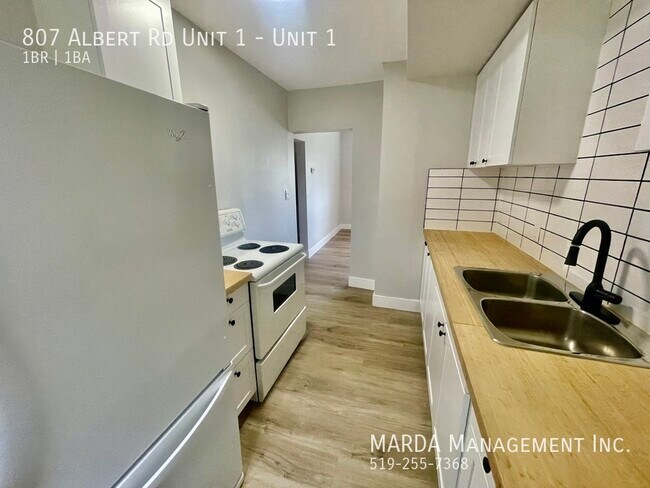 Photo du bâtiment - COZY 1-BEDROOM/1BATH MAIN FLOOR APARTMENT -ALL INCLUSIVE