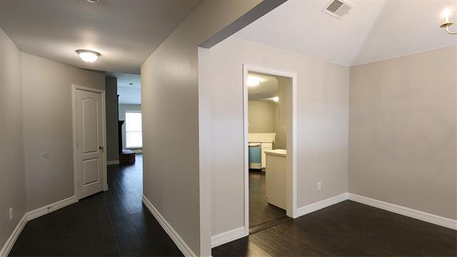Foto del edificio - 2207 Woodcrest Dr