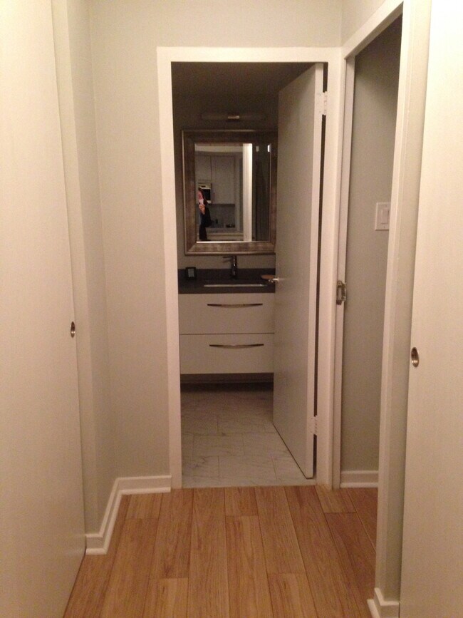 Building Photo - 604 S Washington Sq