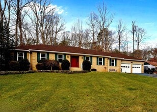 Building Photo - 13440 Carriage Hill Dr