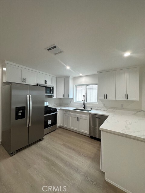 Foto del edificio - 17326 Kingsbury St