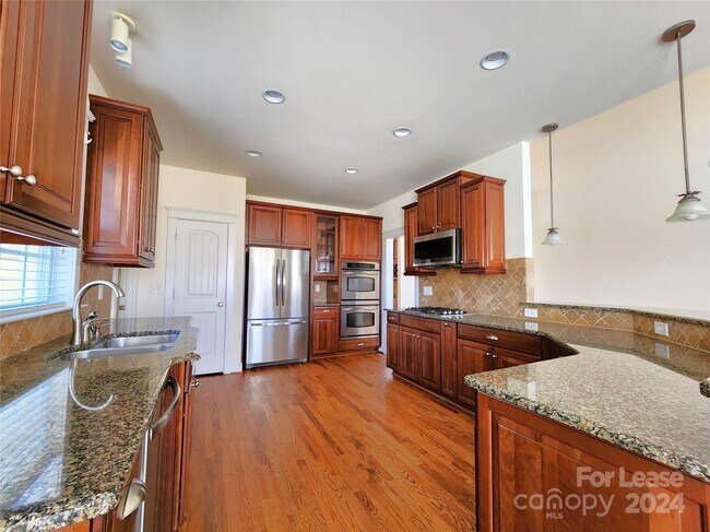Foto del edificio - 2701 White Pines Court
