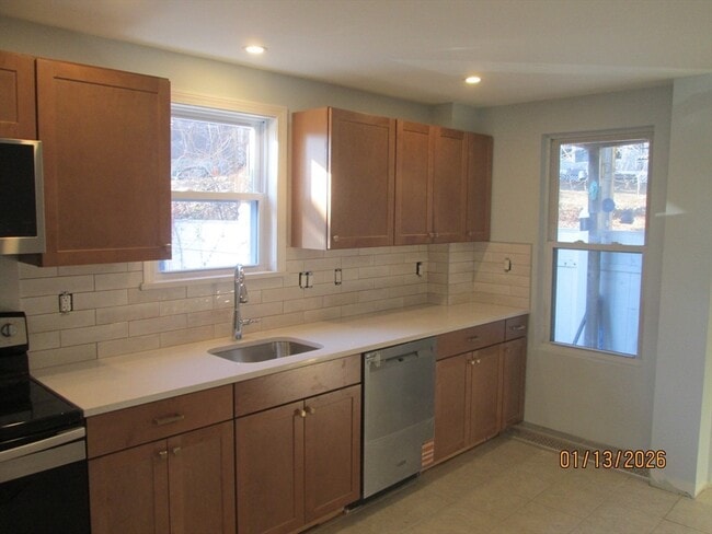 Building Photo - 52 Vernon St