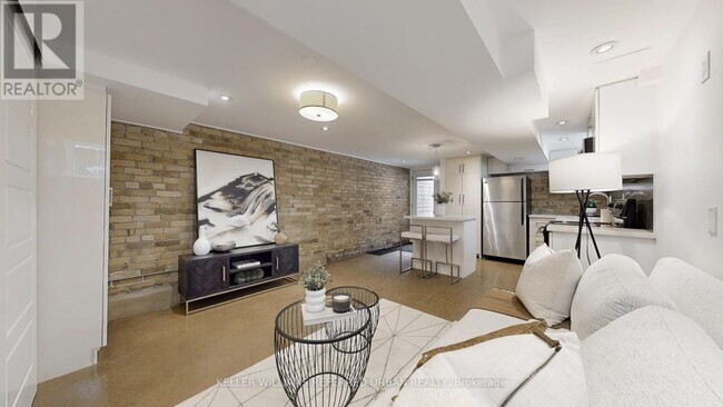 Building Photo - 266 Highfield Rd