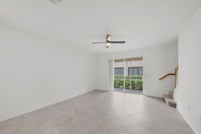 Foto del edificio - 2827 BLOSSOM WAY- 3 BEDROOM TOWNHOUSE IN ORANGE BLOSSOM