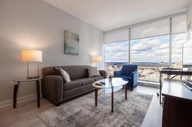 Building Photo - 333 Huguenot St