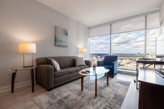 Building Photo - 333 Huguenot St