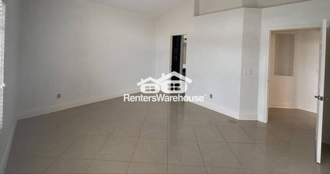 Building Photo - Gated North Glendale home 2 or 3 bed 2 bath Community Pool