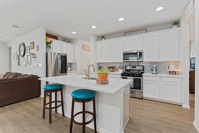 Foto del edificio - 124 Winding Hollow Ln