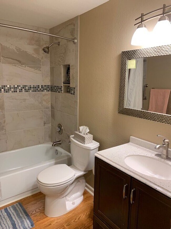 Building Photo - One bedroom condo/ Scottsdale
