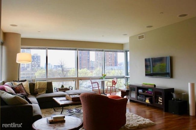 Building Photo - 2 br, 2 bath Condo - 545 E WELLS 502 Unit 502