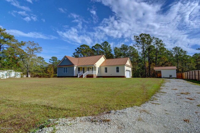 Foto del edificio - 551 Holly Ridge Rd