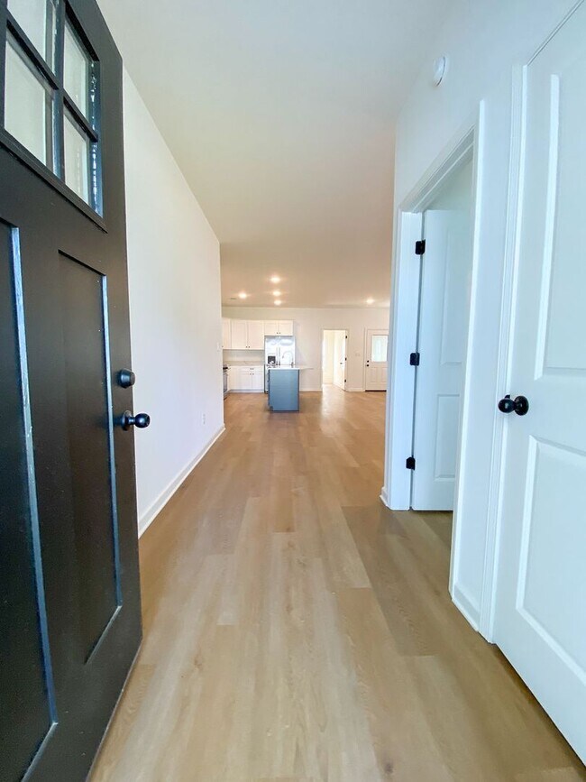 Building Photo - 4 bedroom, 2 bathroom near Brighton Middle...