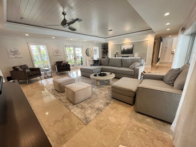 Building Photo - 98 Golfview Dr