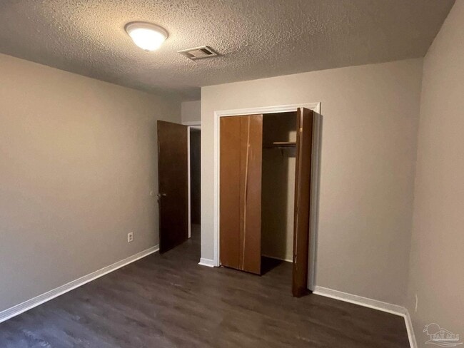 Foto del edificio - 8410 Country Walk Dr