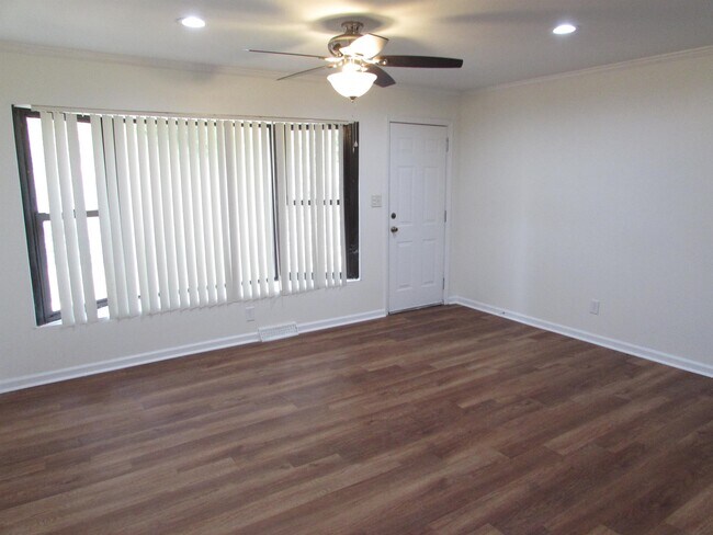 Building Photo - 3002 Fallswood Dr