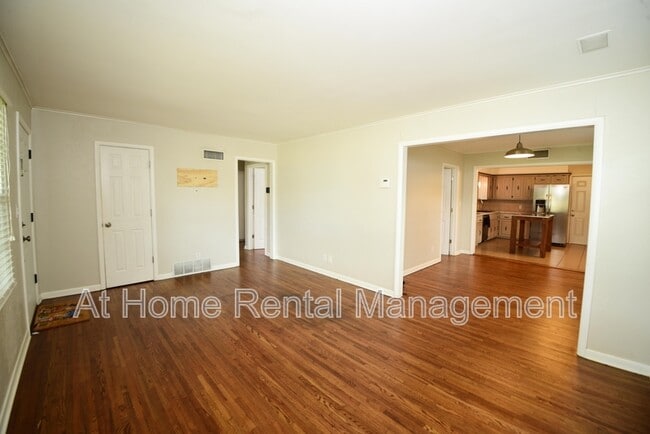 Building Photo - 10 S 106th E Pl
