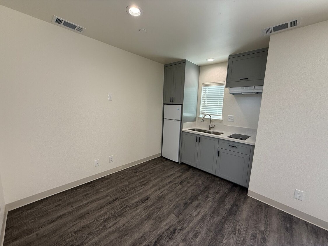 Foto principal - Free Month of Rent for Move in before Dec 1st - Brand New Ground Level Studio