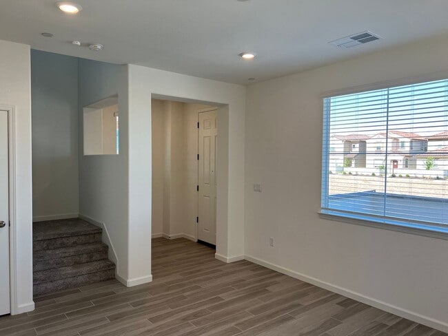 Foto del edificio - COMING SOON!! GORGEOUS NEWER HOME W/ SOLAR...