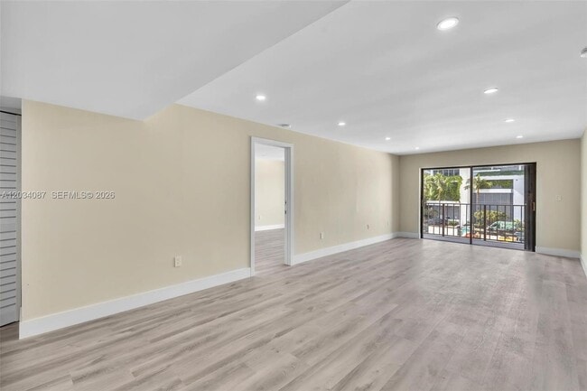 Foto del edificio - 9124 Collins Ave