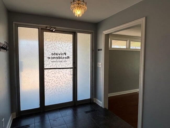 Building Photo - Available NOW! Gorgeous 3BR/2 BA Unit in Hastings!
