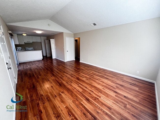Building Photo - $2,895 Cute cozy 2/1 Condominium in South ...