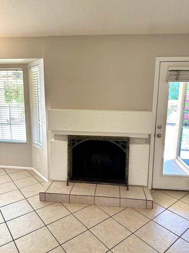 Building Photo - Fantastic single level home in Ahwatukee's...