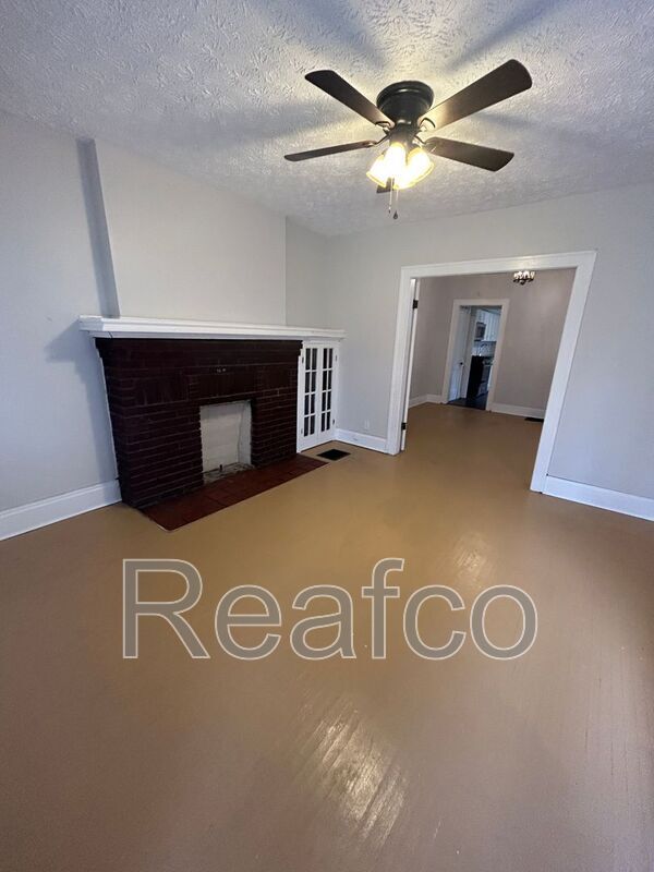 Foto del edificio - 2229 E 5th Ave