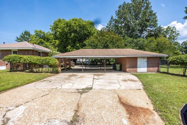 Building Photo - 3824 Forrest Rd