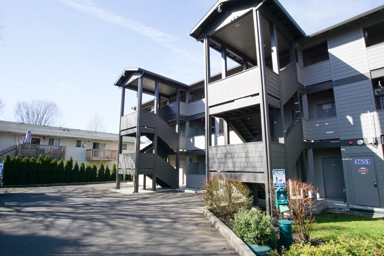 Foto principal - Stylish 2Bdr w/Stainless Appl, W&D, Private Balcony