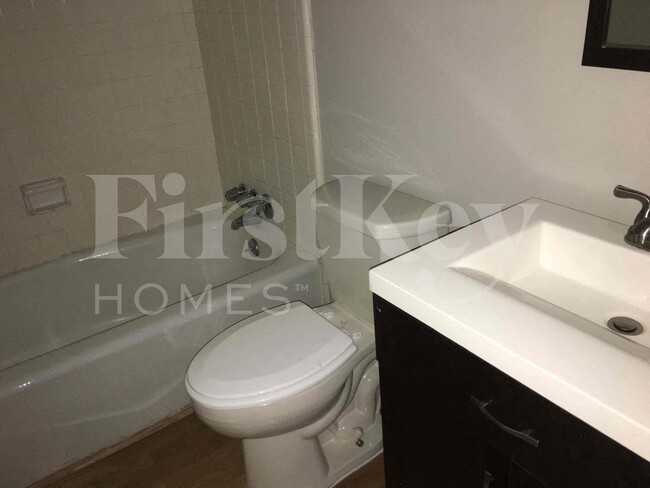 Building Photo - 965 Sugar Creek Dr SE