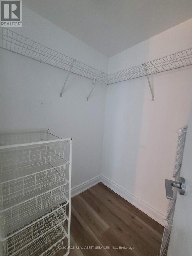 Building Photo - 219 Fort York Blvd