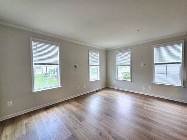 Building Photo - Beautiful 3 BR/3.5 BA EOG Townhome in Laurel!