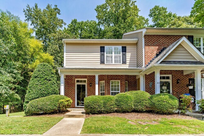Foto del edificio - Move-In Ready End-Unit Townhome with Two Private Suites in the Heart of Rolesville!