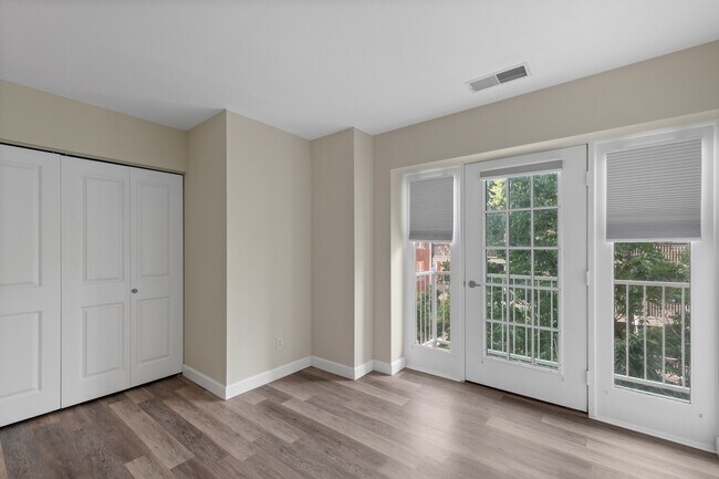 Building Photo - 5330 Pershing Ave