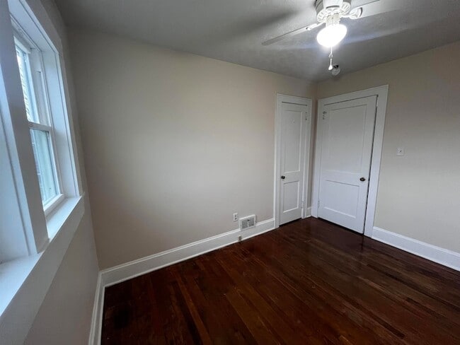 Building Photo - 1408 Grove Dr